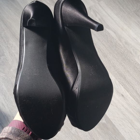 Black satin heels - Picture 3 of 3